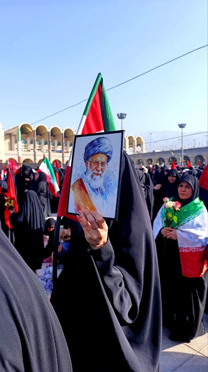 asra_313_'s tweet photo. اشک می‌آمد به استقبال ما وقت وداع
سخت می‌لرزید در چشمان ما تصویر او‌
#باید_برخاست
#قیام_مردم_مبعوث https://t.co/wn7nR8JZU7