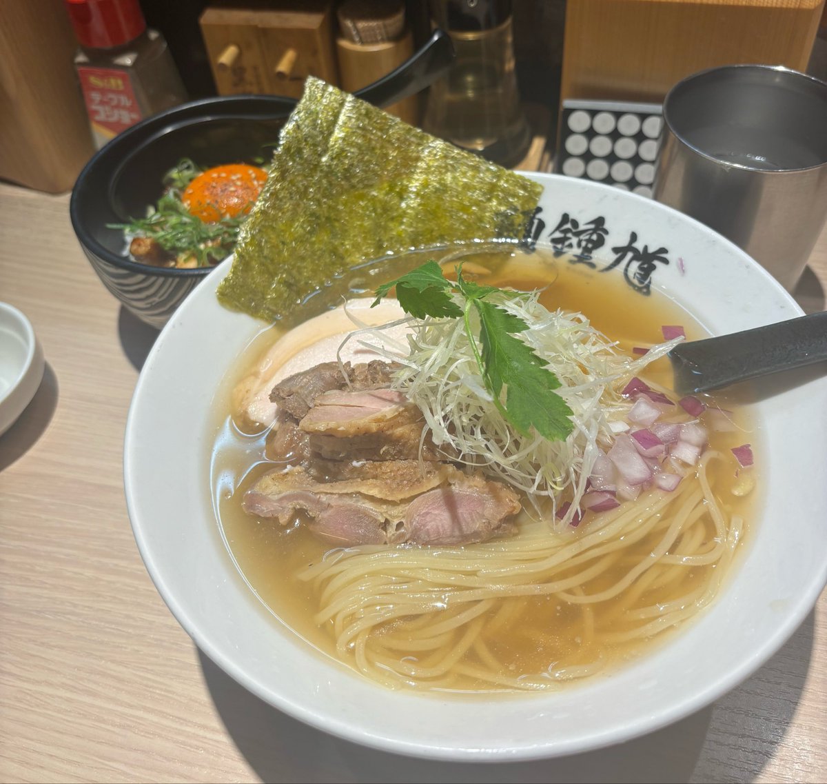 patchon28's tweet photo. 麺鍾馗

山形冷たい肉中華

今日だけの【山形ひっぱりまぜそば】も
食べたかったけど…

納豆だけは…
納豆だけは手が伸びなかった…

でも、月限定も最高に美味かった!!

単なる冷やし醤油ラーメンとは全然違って

詳しいことはわからんけど
あまり食べたことない味！

もっかい食べたい。

#麺鍾馗 https://t.co/QucTjWT1Uu