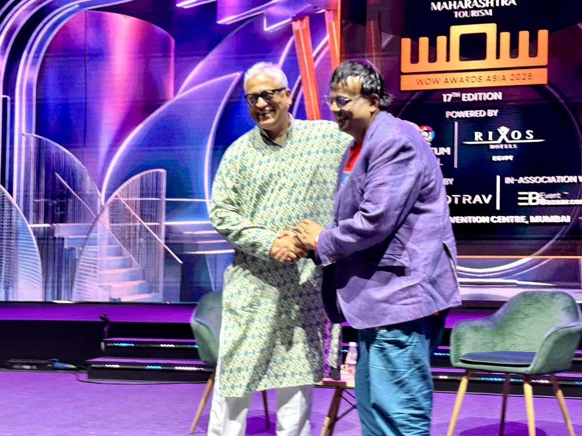 HrishiKay's tweet photo. Brilliant 2 days at the @WOWAwardsAsia and it’s not done yet. 🎪Meeting friends both old and new & attending some meaningful sessions plus sharing the main stage with some eminent speakers. @sardesairajdeep s substance, @SanjoyRoyTWA s eloquence & @wizsabbas s warmth were highlights 🤩 Gotta love the packed houses with attendees who love applauding us if they like what they hear❤️ #DeepakChoudhary @navneethmohan @EVENTFAQS and team always involve me in such stimulating & interesting sessions 🙌