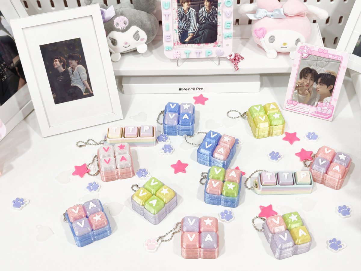 emycutieshop2's tweet photo. #แจก 🍀 #VAVA 🌟 
วันนี้ใครไปรอกดบัตรแล้วไม่ทันกันมั้ยคะ 🥺 
🎀 ขอ 1️⃣5️⃣ คนค่ะ 🎀
 (เมนชั่นหลักฐานภาพถ่ายที่ไปรอกดบัตร) 
จะสุ่มแบบ สุ่มสี ส่งไปให้นะคะ บางชิ้นมีไฟ/ไม่มีไฟ  🥺🌟💖

คนที่ได้เราจะกดใจและ dm ไปขอที่อยู่นะคะ 🙏 ปลอบๆโอ๋ๆก้นน้าาา 🥺🫂
#เจอด้วงที่อิมแพคนะเธอ
#DuangGoRoundConcert