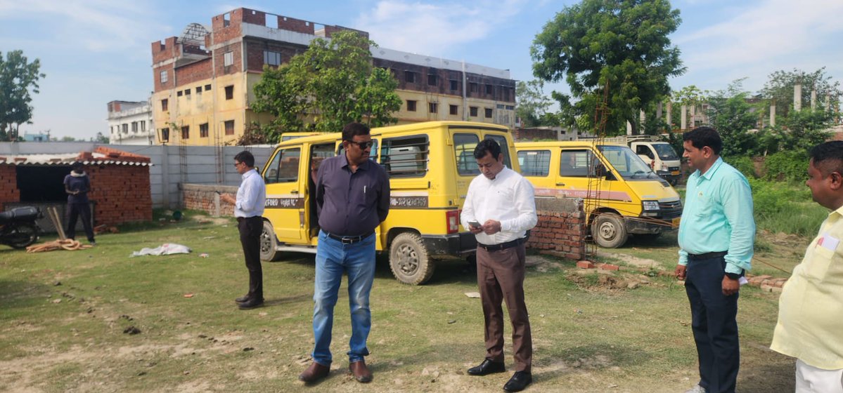 Rto_Varanasi's tweet photo. मिशन सेफ फ्यूचर अभियान के चौथा दिन 04-07-26 आज 6 विद्यालय के 46 वाहनों का निरीक्षण किया गया  04 वाहन को परमिट और फिटनेस फेल होने के अभियोग में निरूद्ध किया गया तथा 12 वाहनों का चालान किया गया।चेकिंग किए गए स्कूल ऑक्सफोर्ड पब्लिक स्कूल , K V N पब्लिक स्कूल, वाराणसी पब्लिक स्कूल https://t.co/noBqbzHwA5