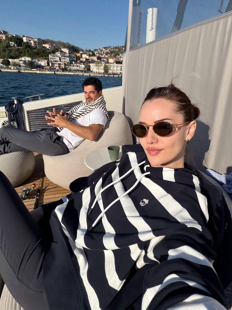 BurakEtkinlik's tweet photo. ÖzcivitAilesi ❤️🤍
#BurakÖzçivit | #Fahriyeevcen
#buraközçivit https://t.co/k0OBGsFvXg