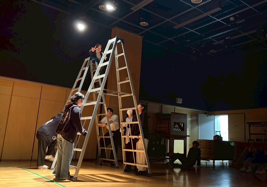 NCU_NORO's tweet photo. 【活動報告📝】
昨日の活動の様子です！
ユースクエアさんで下見を行いました👀

#劇団鈍
#主人公の棲む会議 https://t.co/J0MKuzHfrm