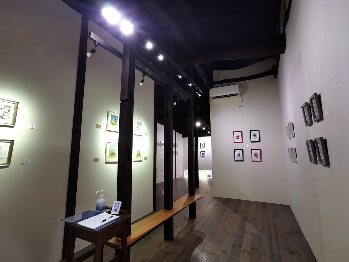 kukuJPN's tweet photo. 桐生のギャラリーオマドーンで本日から開催の「みんなでイイっ！トランプ作ってみました展」に参加してます🃏
14人の作家の絵によるトランプが出来上がりました！好評発売中。ぜひご覧&amp;お遊び下さい✋
今日は唐澤さんトリオのライブも開催🎹かっこよかったなあ✨ https://t.co/873743Dpq8