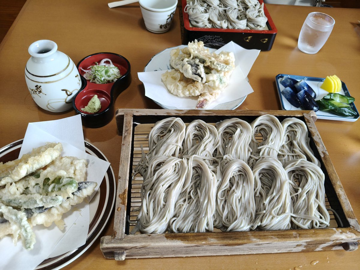 Black3298's tweet photo. 先日 #小千谷市 の #須坂屋 さんに行ってきました🥢
#へぎそば を初めて食べたけど、とても美味しかった👍
#天ぷら 🍤も揚げたてで、最高でした😊
#新潟県 https://t.co/IzA5mHVKUr