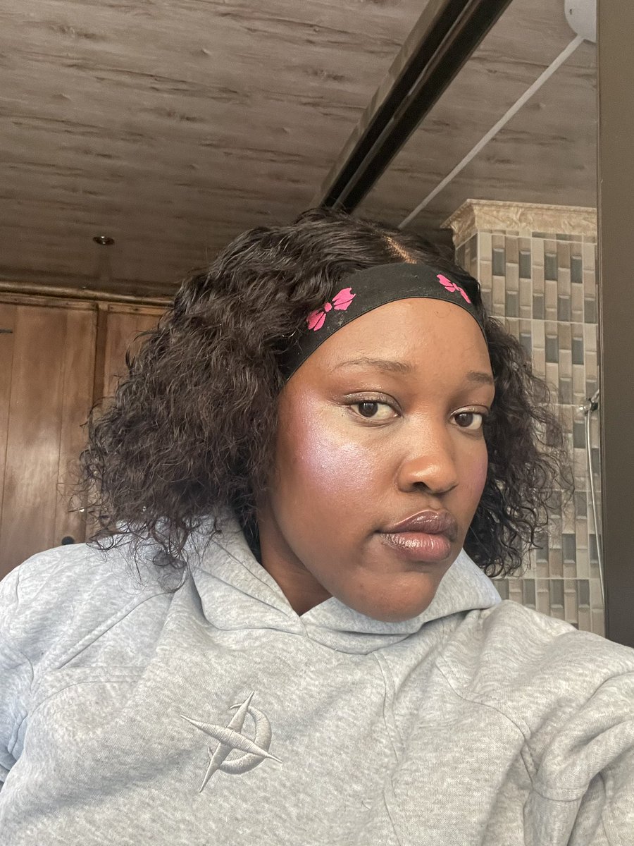 Paleesssaaaa's tweet photo. My little sister said she likes my today’s look. 😘 https://t.co/2EeKFXo2ua