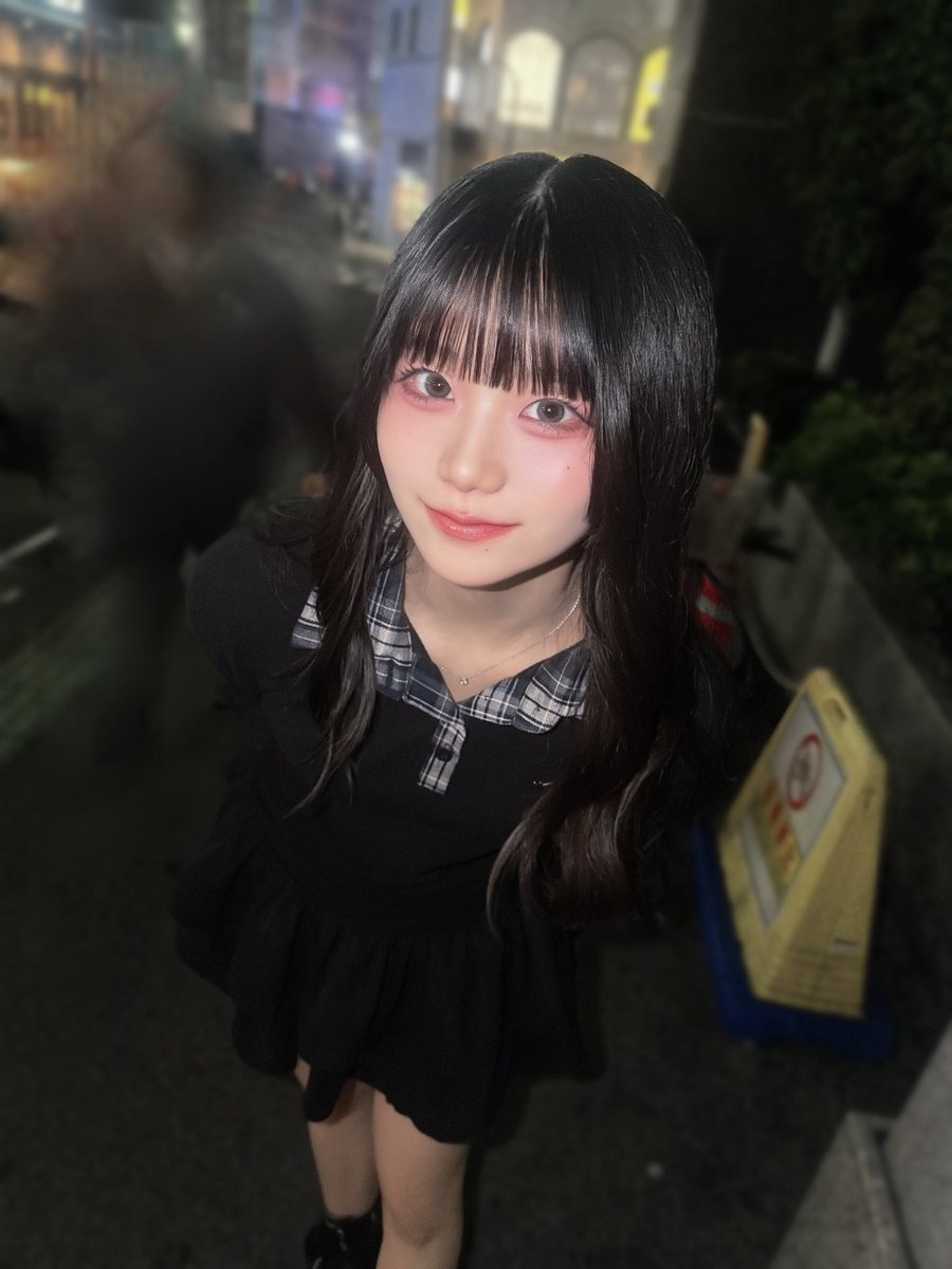 7po_ochan_pe's tweet photo. 後ろの人を頑張って消そうと思ったら亡霊化しちゃった💦 https://t.co/DadoRgcTBa