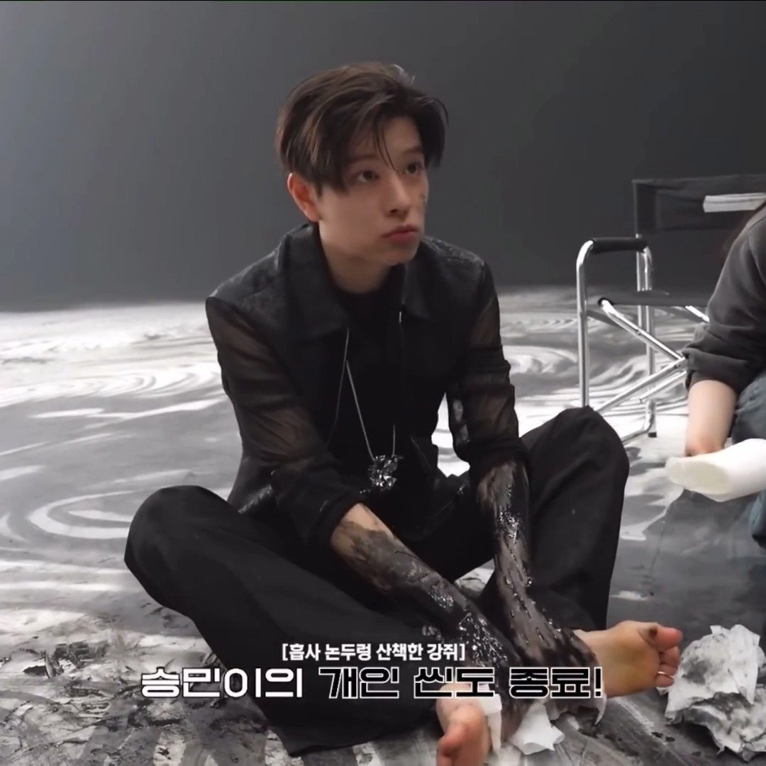 979899s's tweet photo. boy fuck you and your cute face and puppy eyes https://t.co/SKAa3MOqsX