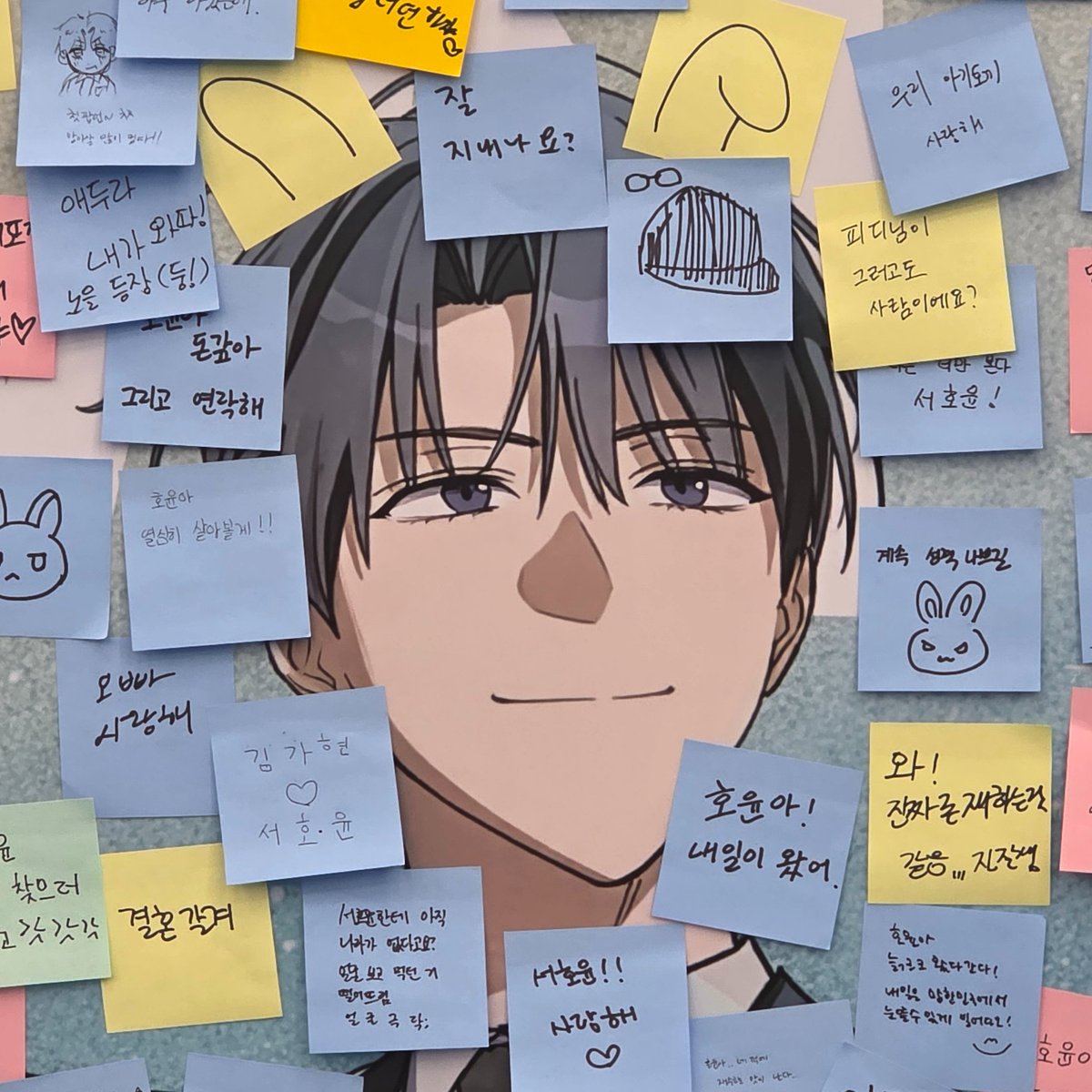 millsalad's tweet photo. 회멱데는 훌쩍훌쩍누나들고마워요 하는 어떤 엔프피가 주인공이고 망아살은 씨발처맞고싶으면달려와라 남자가 주인공인데

서호윤 전광판에는 아기토끼야사랑해ㅠㅠ 포스트잇 붙어있고 강하진 포스터에는 "강하진 개목줄 응원한다" 붙어있는거씨발 개웃겨 https://t.co/nCF6kTxkQB