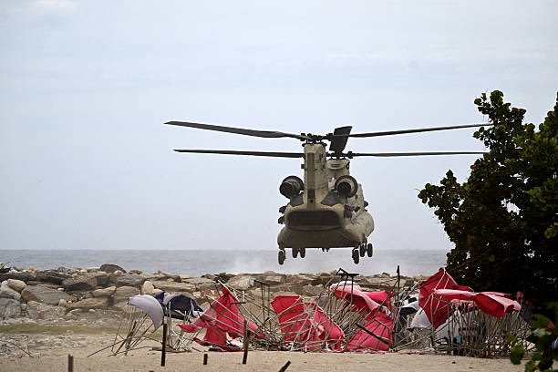 FAV_CLUB's tweet photo. 🇺🇸🇻🇪| Helicóptero Boeing CH-47F Chinook del Ejército de los Estados Unidos, operando en la zona afectada por el terremoto en Caraballeda, Venezuela, 3 de julio de 2026.

📷 Juan Barreto / AFP https://t.co/A8Vy5Leyjf