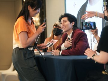 Bibleinterfc's tweet photo. Photos taken by Bible's company 

BIBLE FANSIGN IN SHANGHAI  #BibleShanghai1stFansign https://t.co/frVOOhwJep