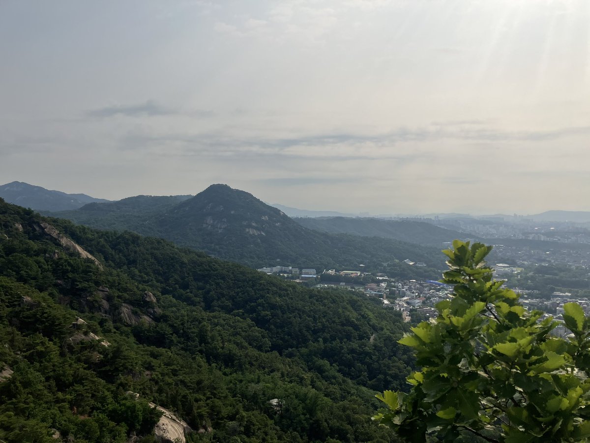 sak8er's tweet photo. 인왕산 https://t.co/CPIk8yRoWg