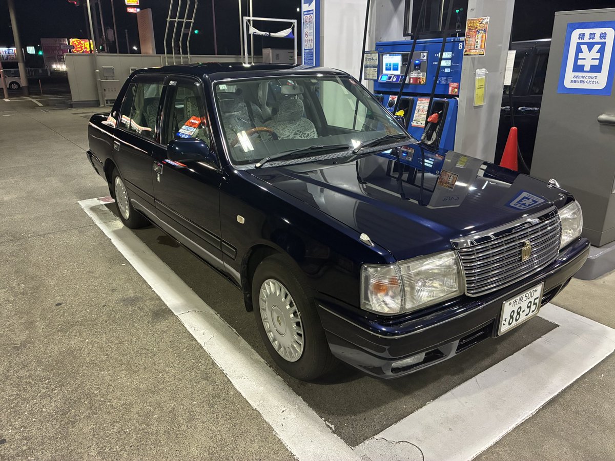 BRC_keyo34's tweet photo. 【ブログ更新☀️あずき】車両入替のおしらせ

このたび、下記の決断をいたしました。

・コンフォート：今年度中一時抹消
・クラウンセダン：知人へ譲渡

2台とも思い出たくさんありますし、この決断はかなり悩みました。
未練のないよう、この夏をジャムにしたいと思います。
取急ぎ、ご報告まで。 https://t.co/7IRM9b52bk