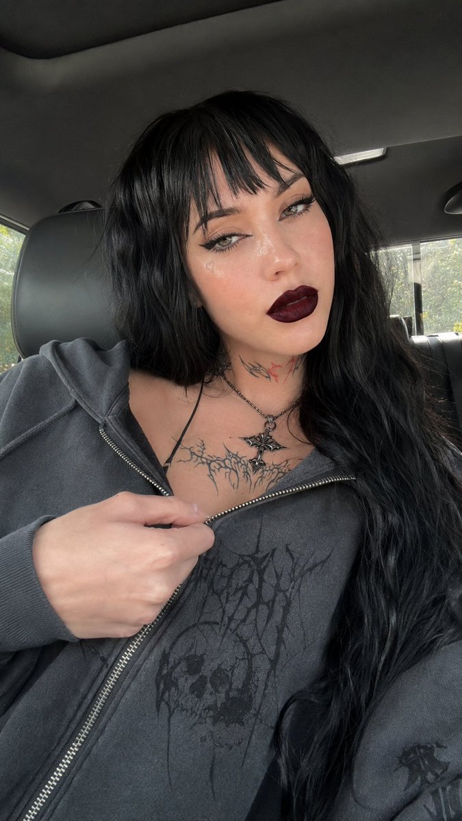 darkgothcleo21's tweet photo. Eyes or lips ???  What attracts you? https://t.co/PWF1azNlvQ