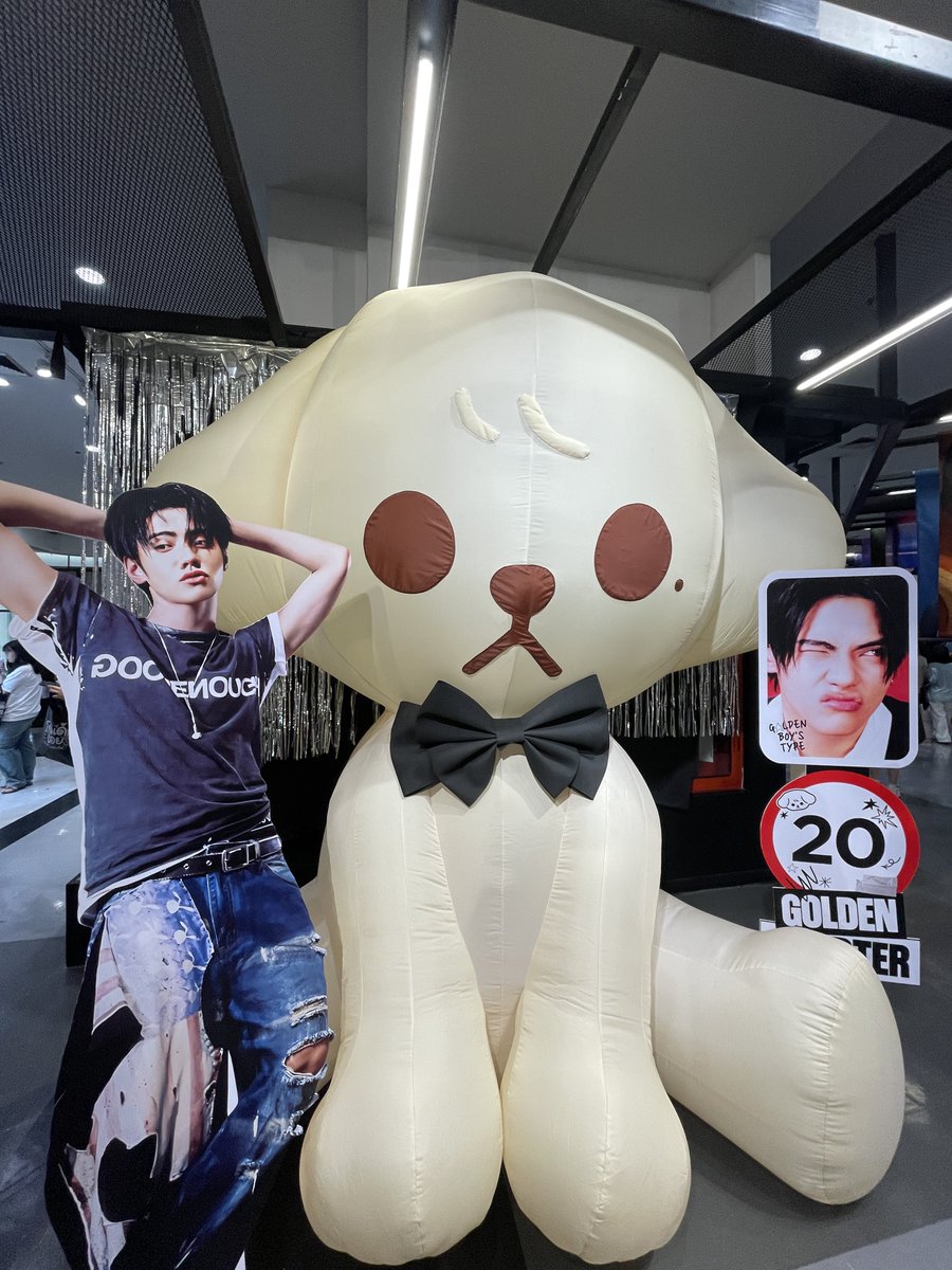 Mmonthanat's tweet photo. ดีใจที่ได้ไปงานวันเกิดน้องภีมในทุกๆปีเลยนะ ดีใจมากๆได้เห็นการเติบโตของน้อง ของบ้านน้อง มันชื่นใจ แค่ได้ไปก็มีความสุขมากๆๆแล้ว 
ดีใจที่ได้รักจริงๆเลย ปีนี้แอบรู้สึกไปเองรึเปล่าไม่รู้ รสสนิทกับทุกคนขึ้นมาอีกนิดเลยล่ะ รักน้องด้วยกันมาหลายปีแล้วนี่นา 🫶🏻 #PEEMWASUgoldenchapter20th https://t.co/rH7i9skRs0