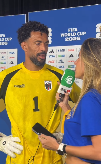 liberta___depre's tweet photo. Vozinha, goleiro de Cabo Verde, sobre Lionel Messi:

"Messi se aproximou de mim (ao final da partida) e disse que eu tinha sido fantástico. 'Você é um goleiro incrível. Seu povo deve estar muito orgulhoso de você'. Ouvir isso de alguém como o Leo significa muito para mim. Agradeci a ele, perguntei se poderíamos trocar de camisa, ele sorriu e disse: 'Claro. Vou te dar no corredor dos vestiários.' Nunca vou esquecer um momento como esse"

Via: @goal 

📷CazeTV / 📷Divulgação