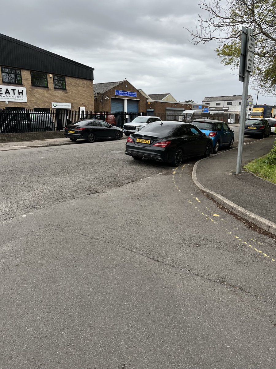 TanJanDav's tweet photo. @Help_C2C Good afternoon, a business on Hatfield Rd consistently blocks exit from housing estate. Here are some examples, this will cause an accident as vision is totally blocked. They also park feet away from pavement significantly hindering traffic. Can’t something be done? https://t.co/UDkNeW6bfM