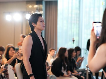 Bibleinterfc's tweet photo. Photos taken by Bible's company 

BIBLE FANSIGN IN SHANGHAI  #BibleShanghai1stFansign https://t.co/28qlXuVgzj
