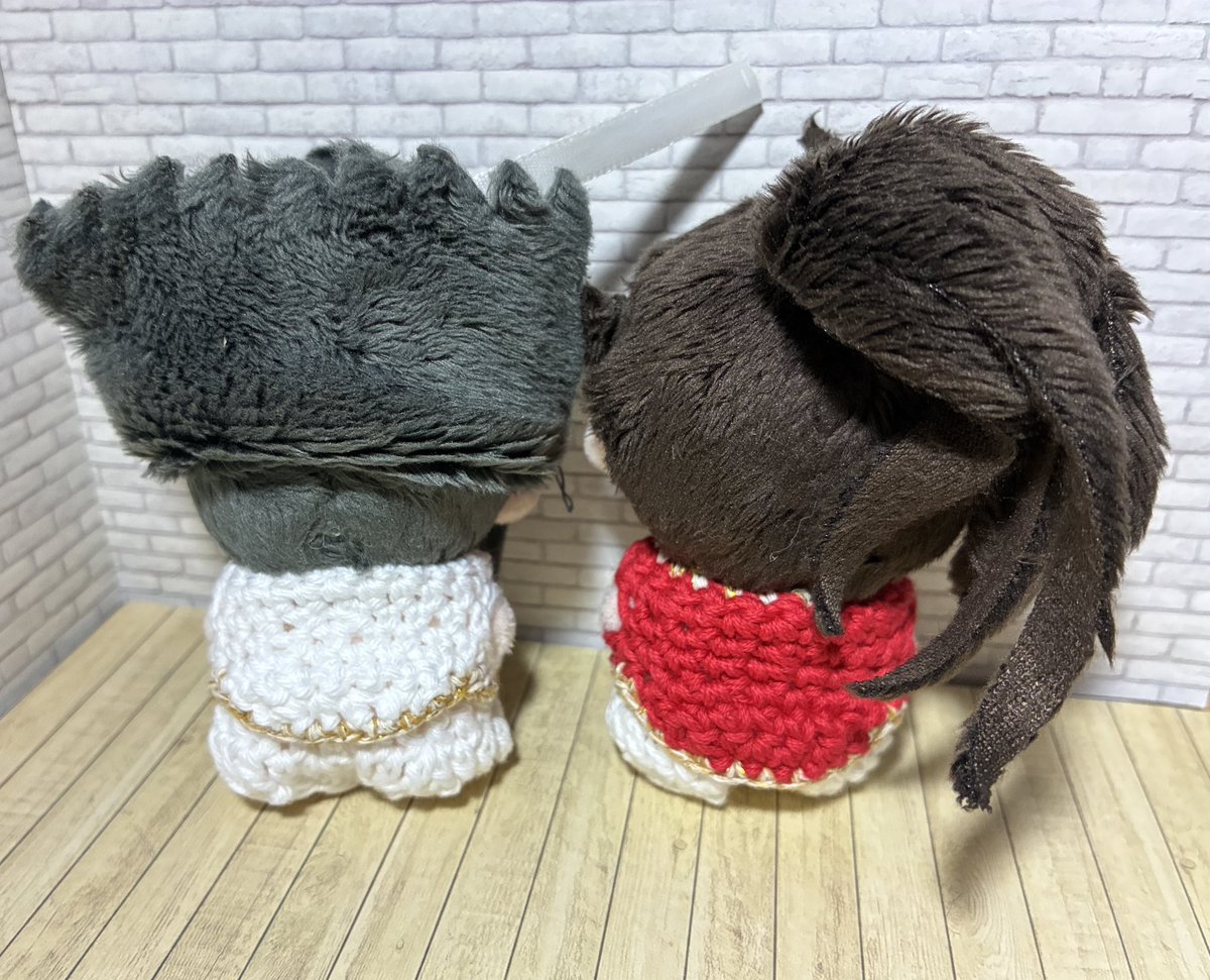 kyo_joy's tweet photo. こちらの5cm忘羨ぬいちゃんの
かぎ針編み🧶で中国服(旗袍/長袍)
の編み方を解説してます(リプにベッターへの🔗貼ってます)。
ぜひ編んでみて下さい！！
段数少なめなので意外とサクッと作れます👍アレンジ、大歓迎！！ https://t.co/EyJSlVv5lq