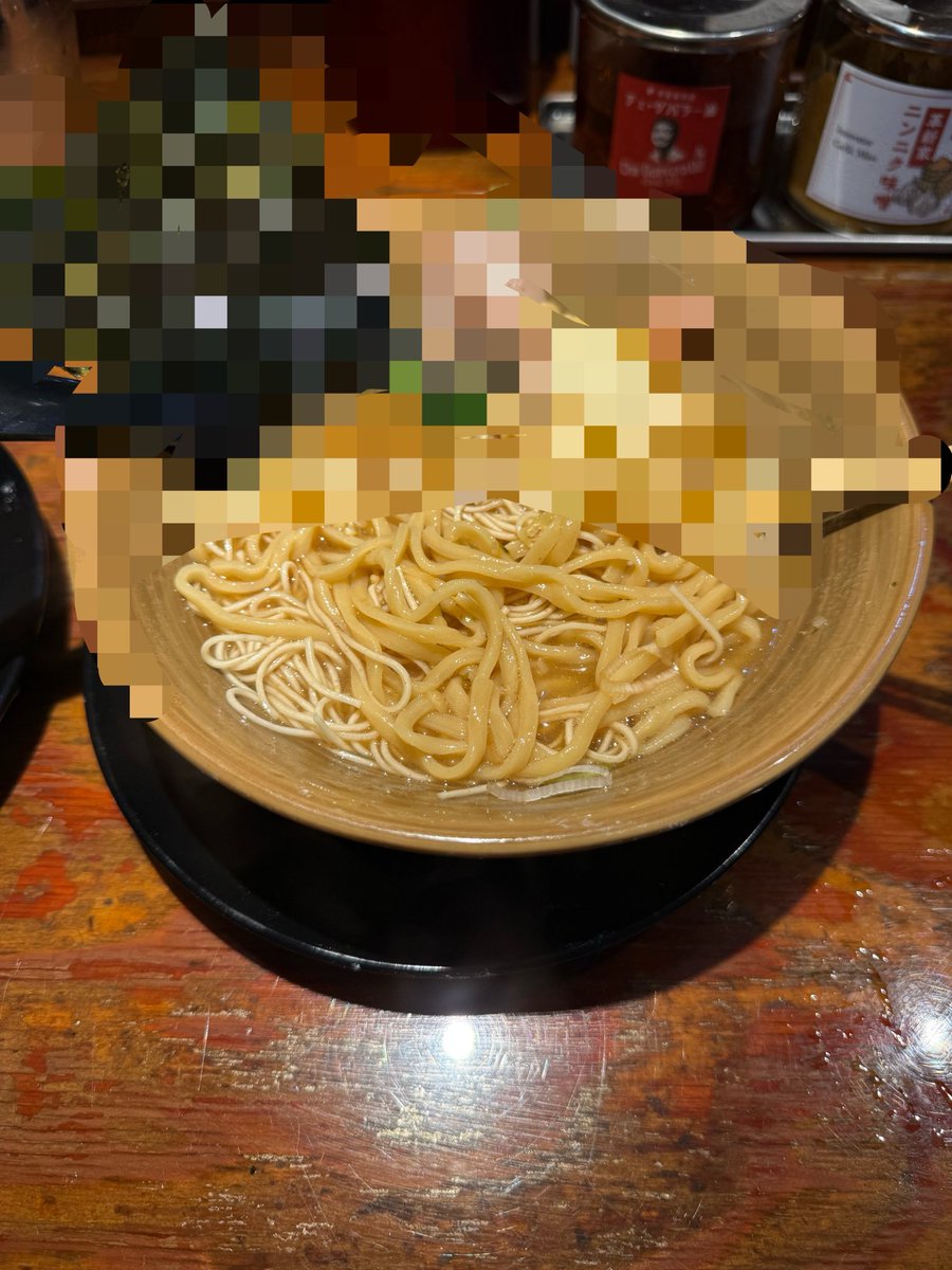 junzee's tweet photo. お昼に食べた革命家OCHIAI 水曜日以来3日ぶりの訪問。革命家スペシャルと細麺替玉をいただく。細麺替玉が良すぎる。たまたま今日はちょっとダマっぽい感じがあって惜しかったけど普通麺と半々くらいにして一緒にすするとえもいわれぬおいしさがあるよ、おすすめ。大満足、ごちそうさまでした！ https://t.co/Rl5XHaGDTr