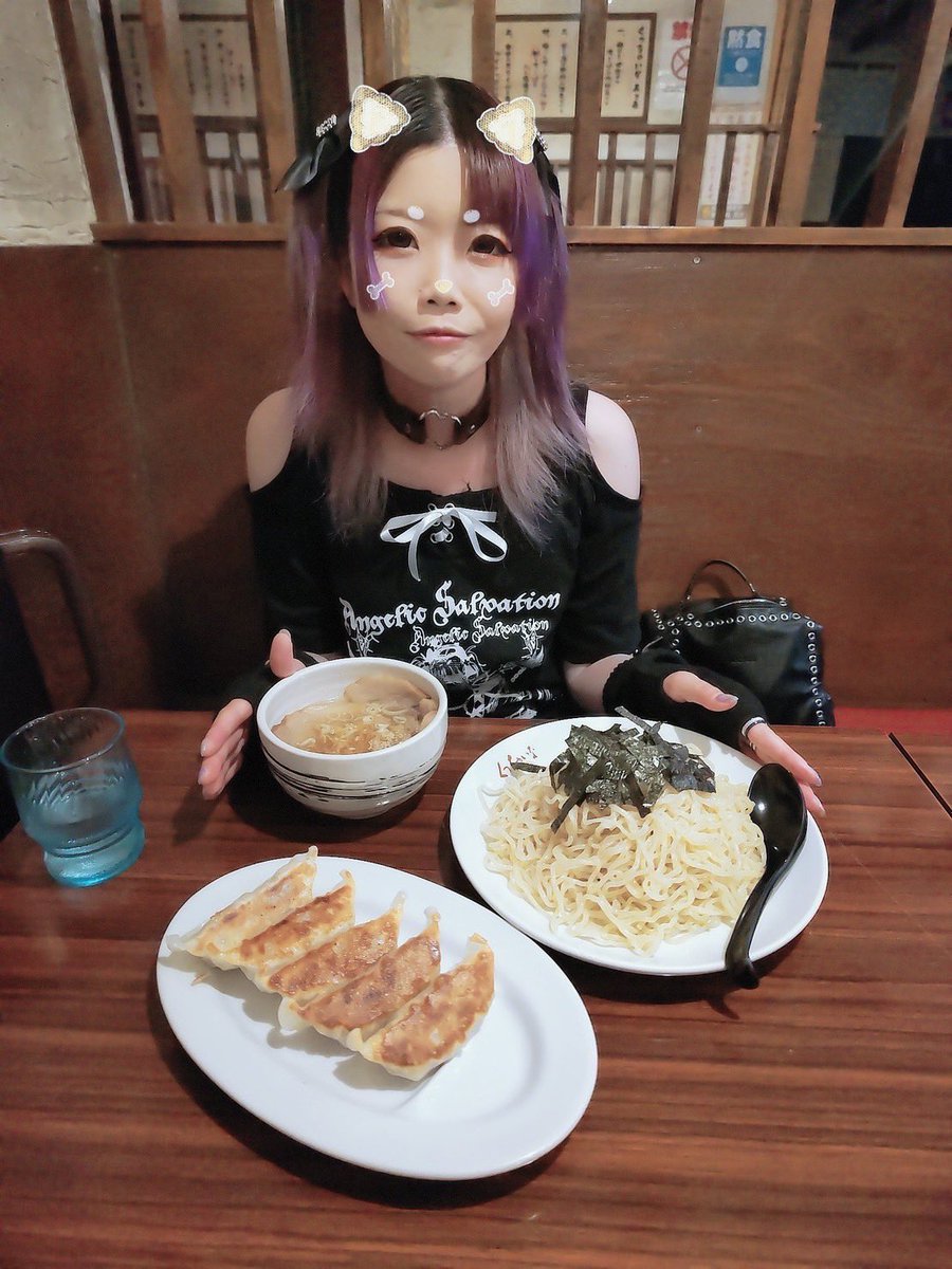 zodix2's tweet photo. さいきんのまーぼちゃんの進捗
1月に籍いれて
6月に結婚式した
(˙◁˙) https://t.co/fIwKcjrE3y