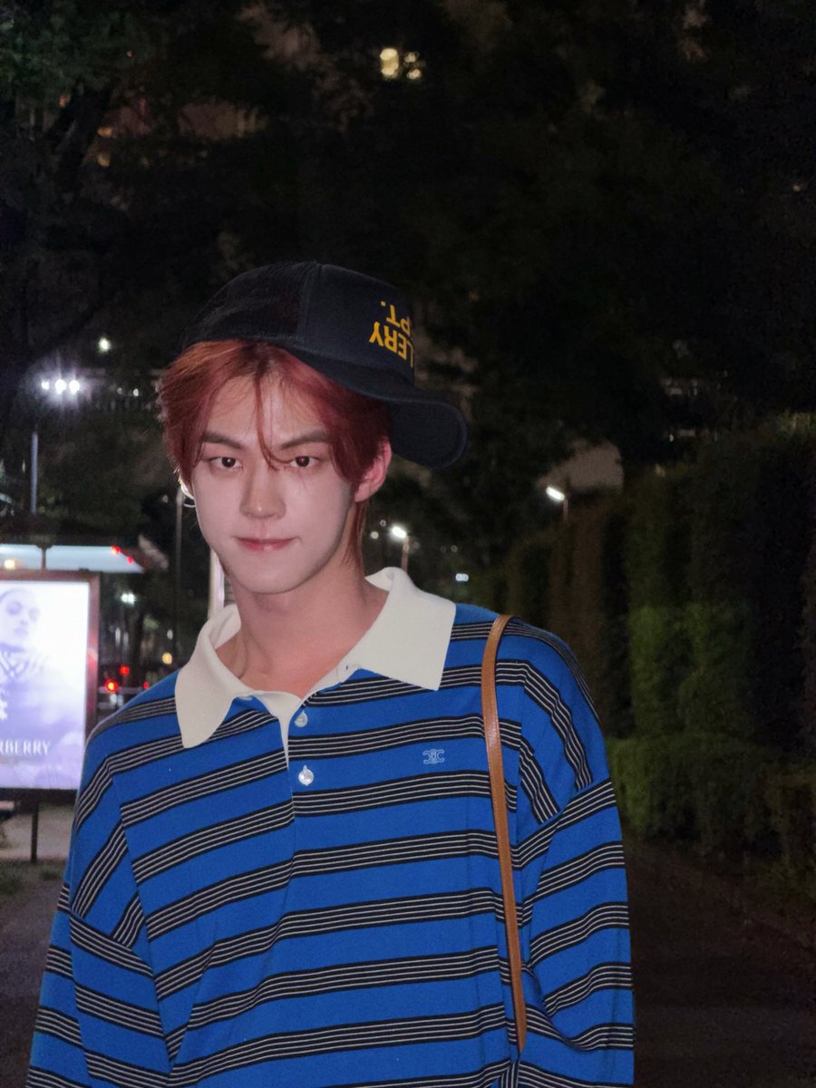 DO훈 tweet media