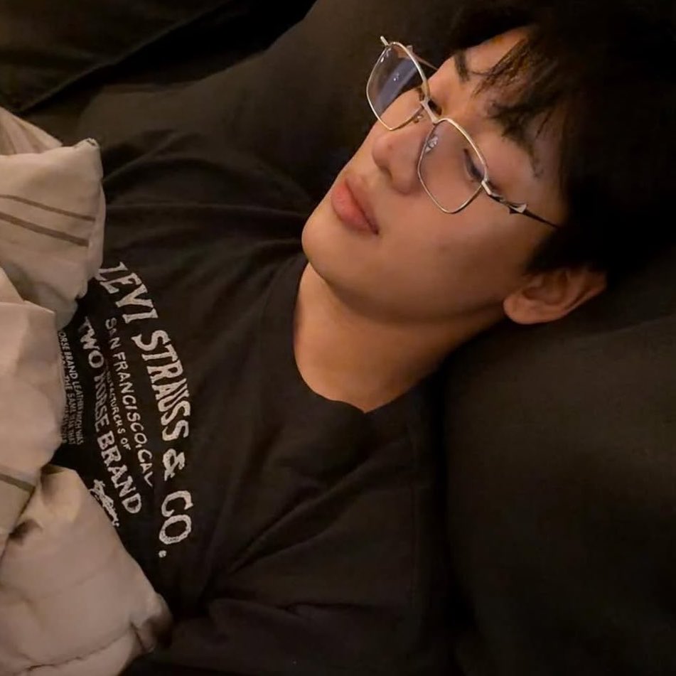 whynn97's tweet photo. ��ิ่งแลกแว่น                                                      แว่น https://t.co/ivw6wvVUSq