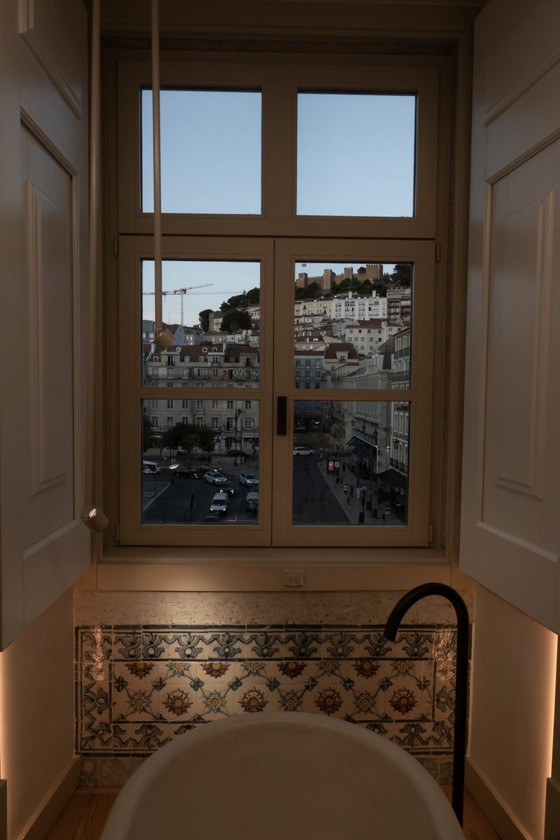 23_23am's tweet photo. lisbon 🩷🩷🩷 https://t.co/T0C4FjA1L6