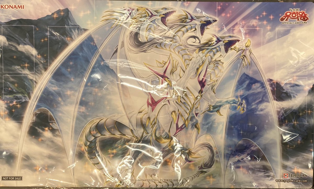 遊戯王】 「青眼の究極霊竜」のプレイマットを買取させていただきまし