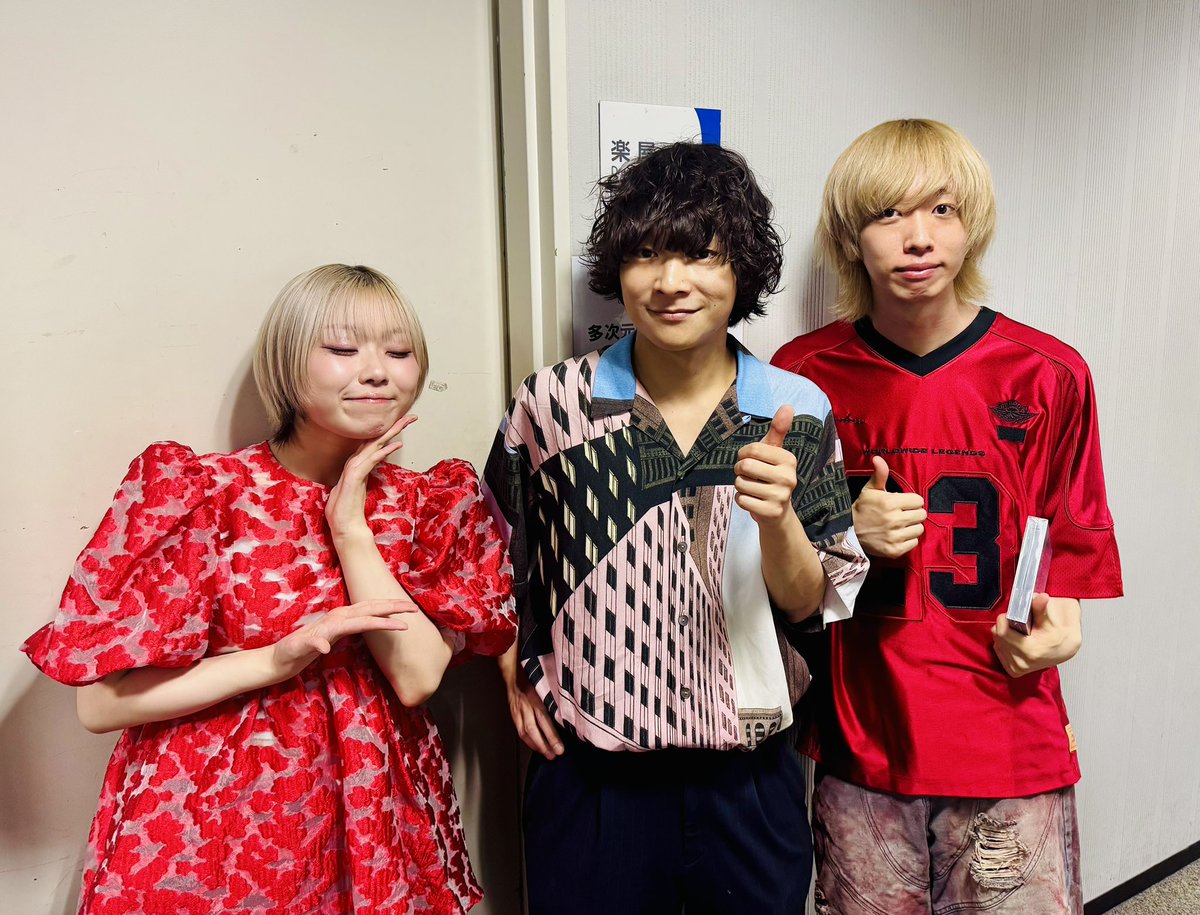 hys_is_dead_'s tweet photo. やっと対バンできたね https://t.co/W434yXwIUj