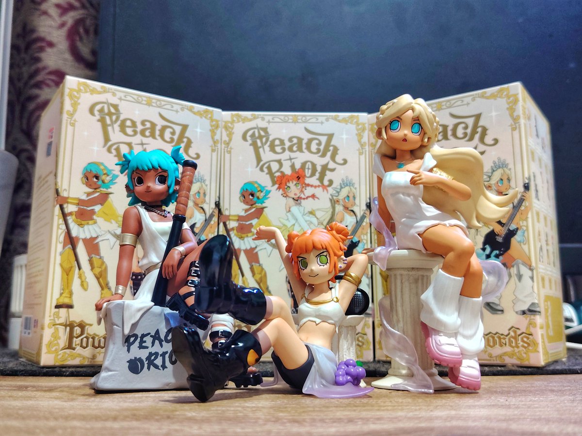 badzabish's tweet photo. New divas in the room✨✨✨ https://t.co/b9Z6t8X0CI