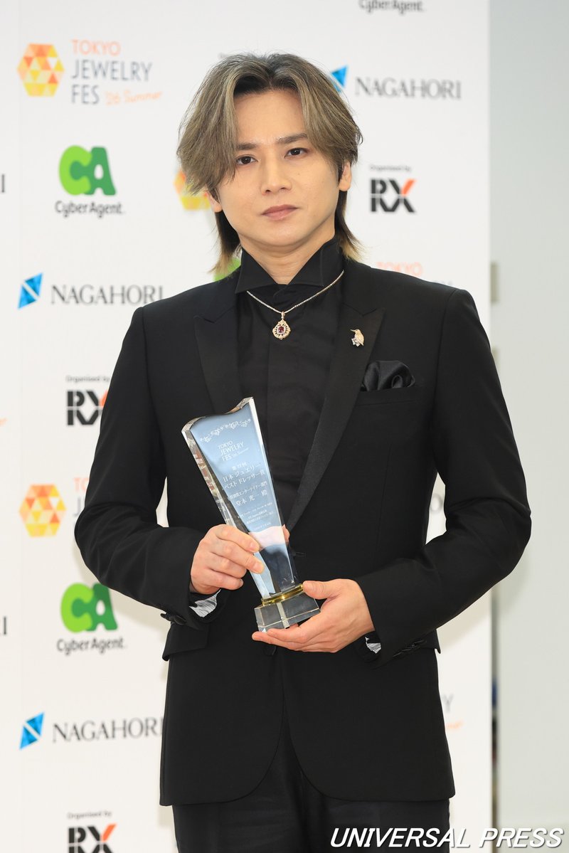 universalpressj's tweet photo. 堂本光一「ジュエリーベストドレッサー賞」を受賞！後輩KAT-TUNとのジュエリーにまつわるエピソードを披露！
https://t.co/eXnu0O5zCT

#堂本光一 #日本ジュエリーベストドレッサー賞 https://t.co/7VfkwzgGVM