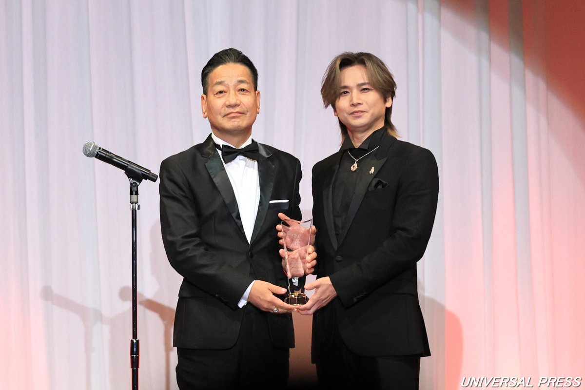 universalpressj's tweet photo. 堂本光一「ジュエリーベストドレッサー賞」を受賞！後輩KAT-TUNとのジュエリーにまつわるエピソードを披露！
https://t.co/eXnu0O5zCT

#堂本光一 #日本ジュエリーベストドレッサー賞 https://t.co/7VfkwzgGVM