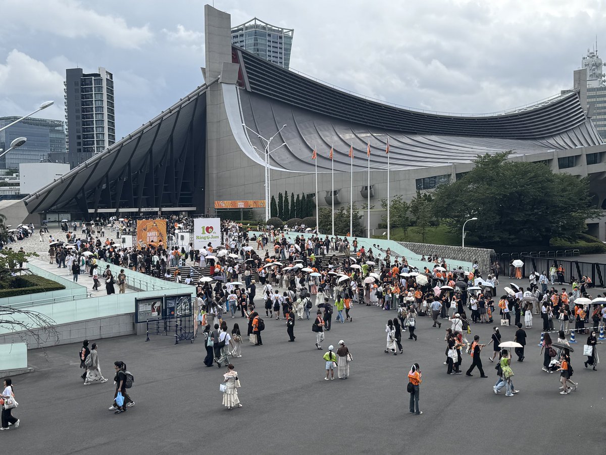 Motoki_fanx's tweet photo. 👩‍🚀🍏

**Mrs. GREEN APPLE**
**ZENJIN MITO TO IM/MUTABLE**

👼 おかえりなさい、MUFG STADIUM！

🎥 **LIVE STREAM**
🔗【配信はこちら】

https://t.co/H914e0h1zV

一緒に最高の時間を楽しみましょう！🍏✨

#MrsGREENAPPLE
#ゼンジン未到とイミュータブル https://t.co/UctLn4OZSw