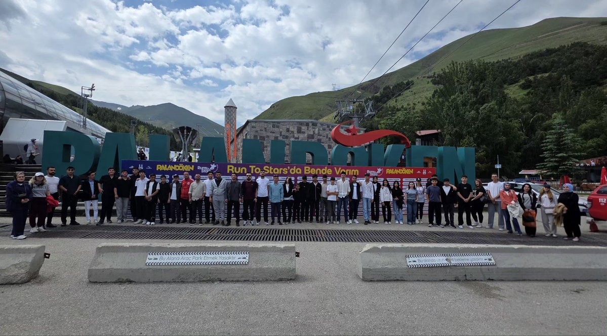 akgenclik025's tweet photo. Palandöken'in eşsiz doğasında düzenlenen Run To Stars organizasyonu kapsamında gerçekleştirilen doğa yürüyüşü programına AK Gençlik Erzurum olarak katılım sağladık.

Sağlıklı yaşamı teşvik eden, sporu ve doğayla iç içe olmayı buluşturan bu anlamlı organizasyonda yer almaktan memnuniyet duyduk. Gençliğin enerjisiyle, sporun birleştirici gücünü hep birlikte yaşadık. 💚🏃‍♂️