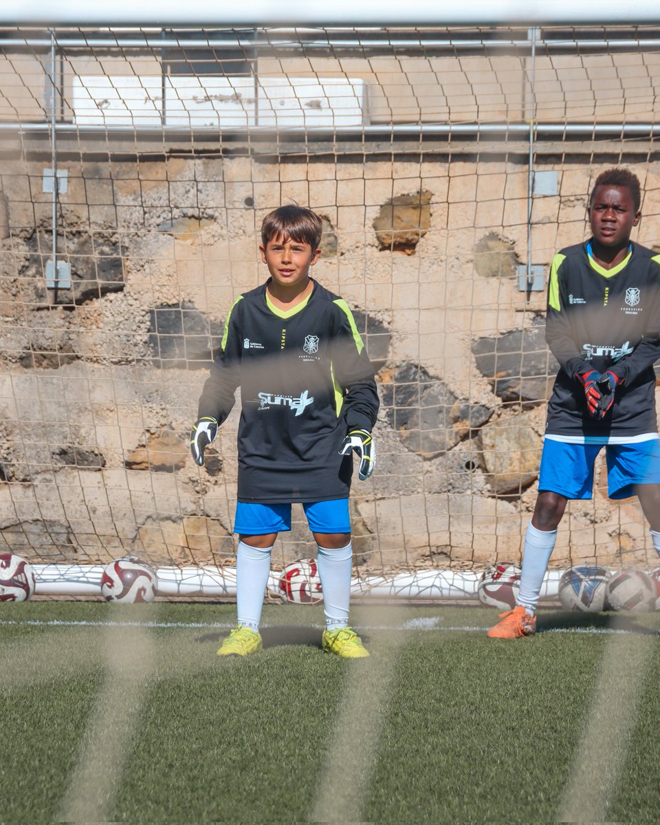 CDTFundacion's tweet photo. ⚽️ Ya está en marcha el último día de #CampusSuma en la Ciudad Deportiva de Tenerife Javier Pérez ⚪🔵.

#FundaciónCDT @CDTOficial @CdtCantera #TanNuestro https://t.co/PFoNGhDAsA