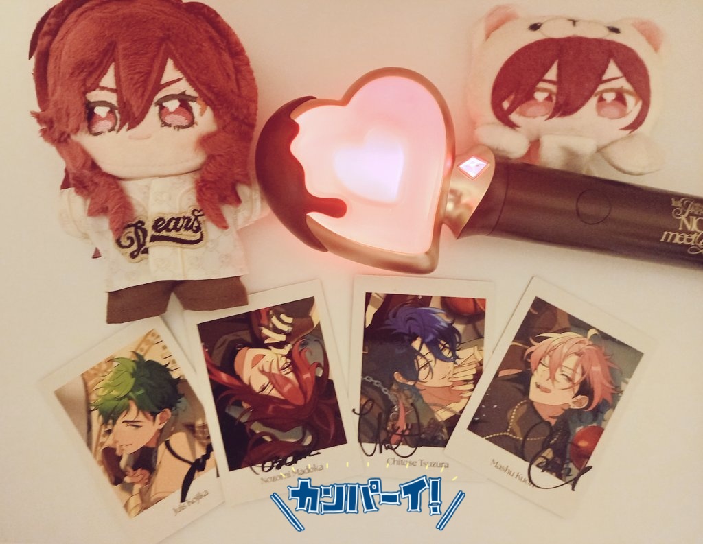 メロアスのライブグッズ届いた?✨ ペンラ可愛いけど重たいね(笑)