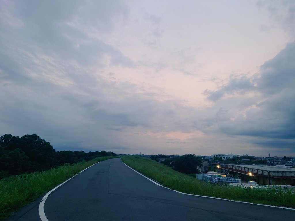 majun_'s tweet photo. 今日の夕日 https://t.co/QkUA6A3wRv
