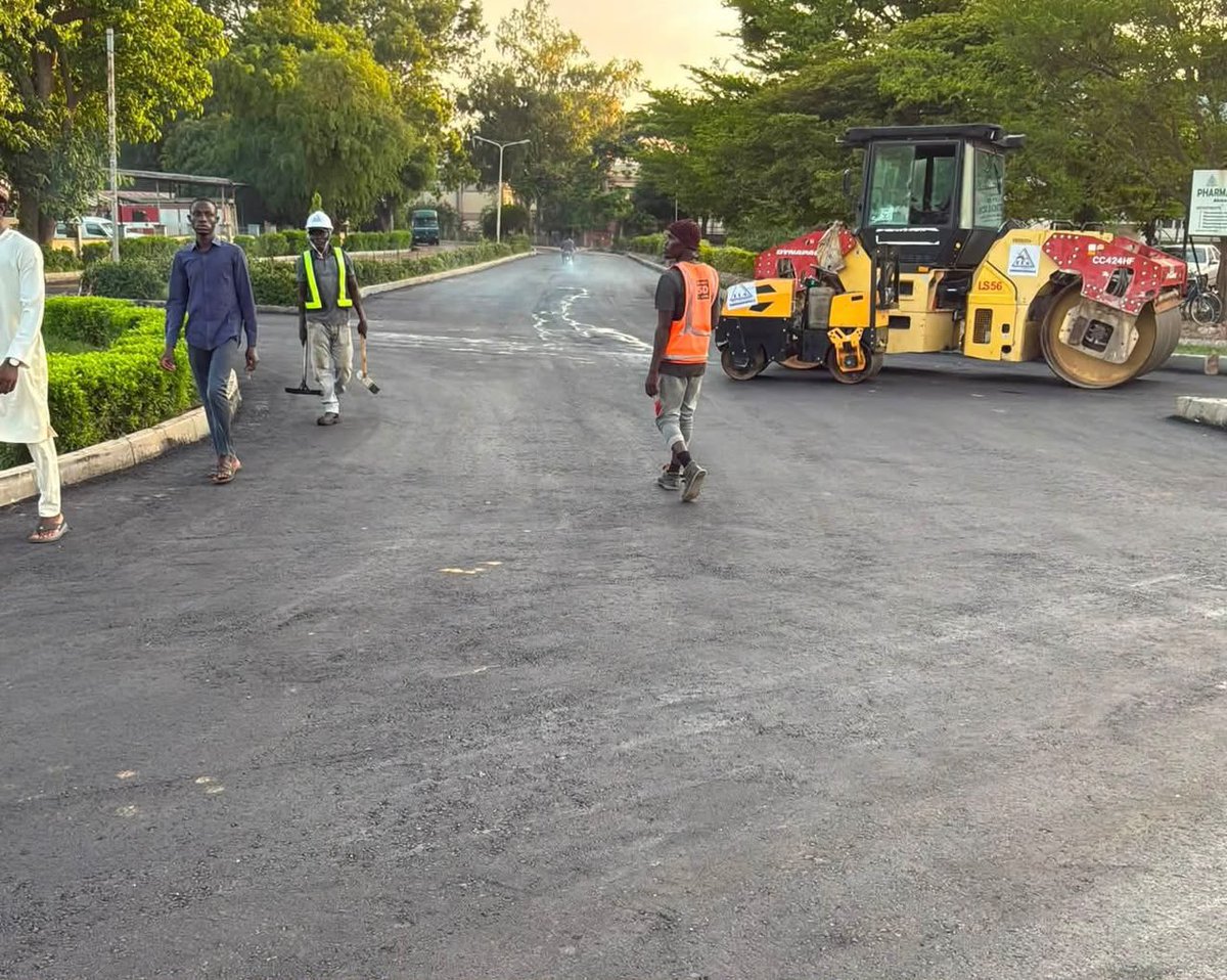 Waspapping_'s tweet photo. PROGRESS REPORT: Ahmadu Bello University, Zaria, is gradually taking on a new look.

Governor Uba Sani’s administration is enhancing learning environment in ABU Zaria through infrastructure upgrades:

* Reconstruction of internal roads.
* New pedestrian walkways.
* Improved drainage and street lighting.
* Disability-friendly access routes.
* Enhanced landscaping.
* Safer, easier movement across campus.
* Better infrastructure to support teaching, learning, and research.

#WorkingForKaduna