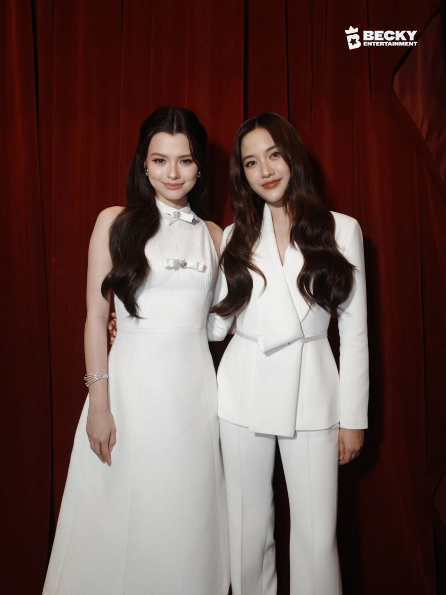 Abigail97392268's tweet photo. Ellas no lo saben pero las extrañare demasiado, ojalá tengan otro proyecto juntas pronto🥺🌷🪽✨

THE AIR FINAL EPISODE
#เสน่หาวาโยตอนจบ https://t.co/EtiYBp3kYf