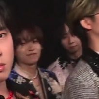 k___n_t8's tweet photo. 長尾くんが中村海人くんの着てて中村海人くんが橋本将生くんの着て橋本将生くんが長尾くんの着てるんだ！3人で衣装交換しててかわいい😭よかったね^ ^ https://t.co/JlOY3NLWWX