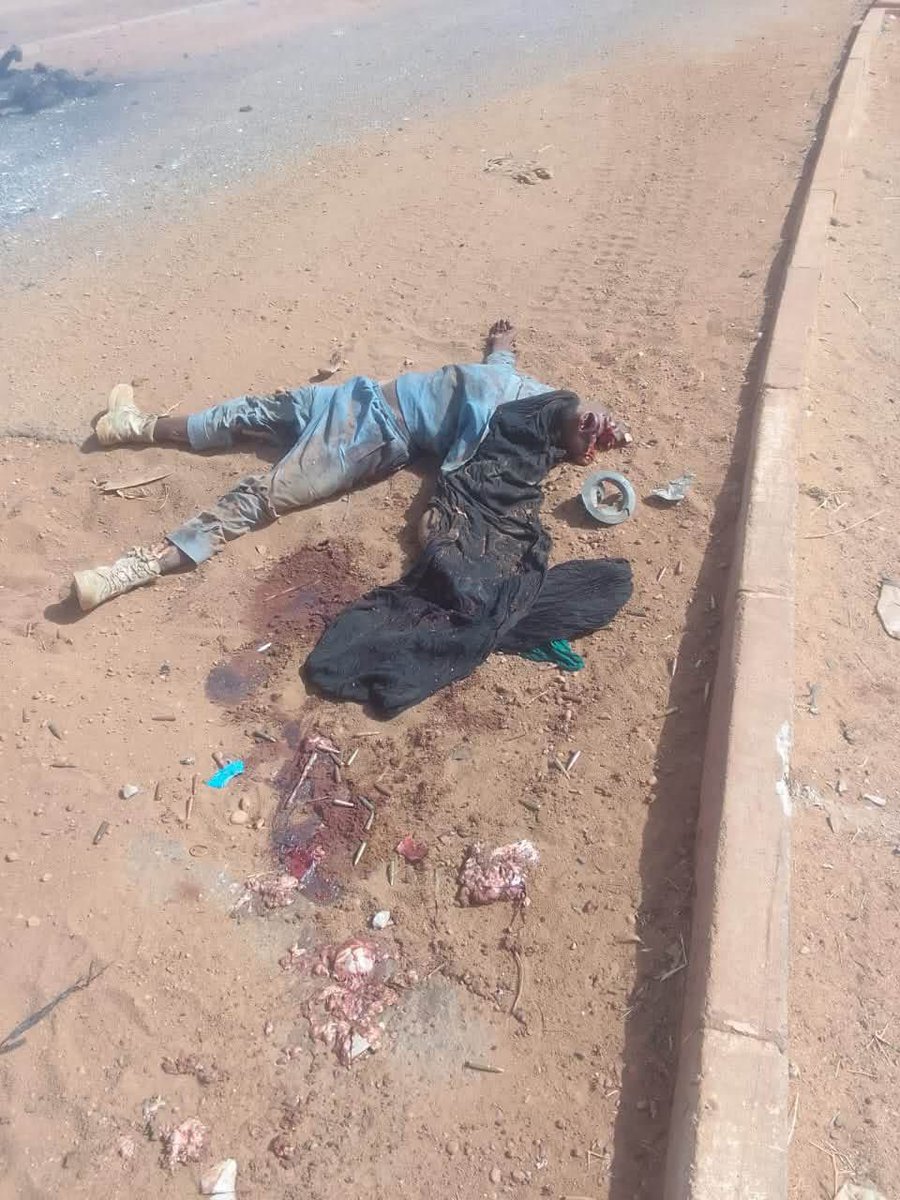 DistributionSng's tweet photo. À Gao cela ne va plus se reproduire les terroristes ont eux une très bonne correction https://t.co/qrZ0dGUMaX