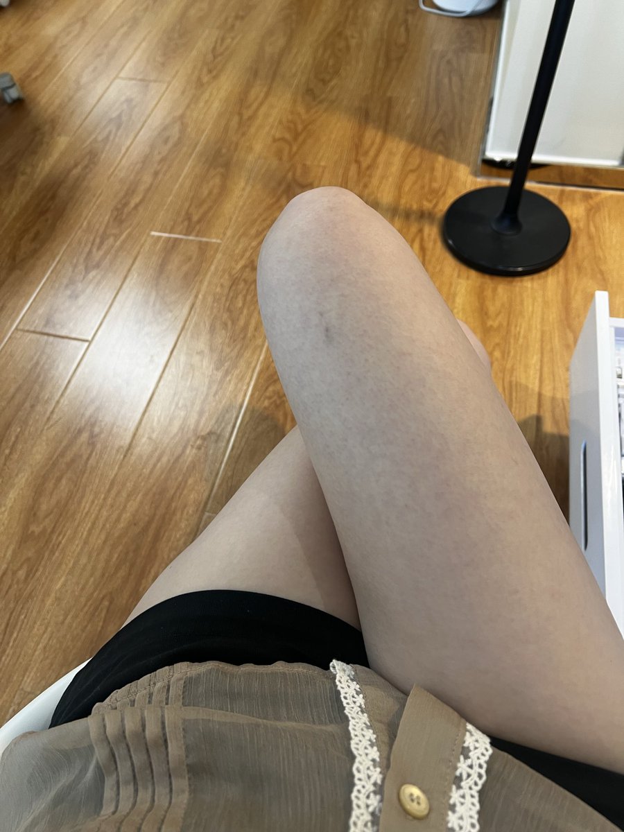 OMGMG67's tweet photo. 我他么服了
你美甲店里空调调那么低 
冻透了
回来就直接发烧 好好好 https://t.co/rQ3joO2L0p