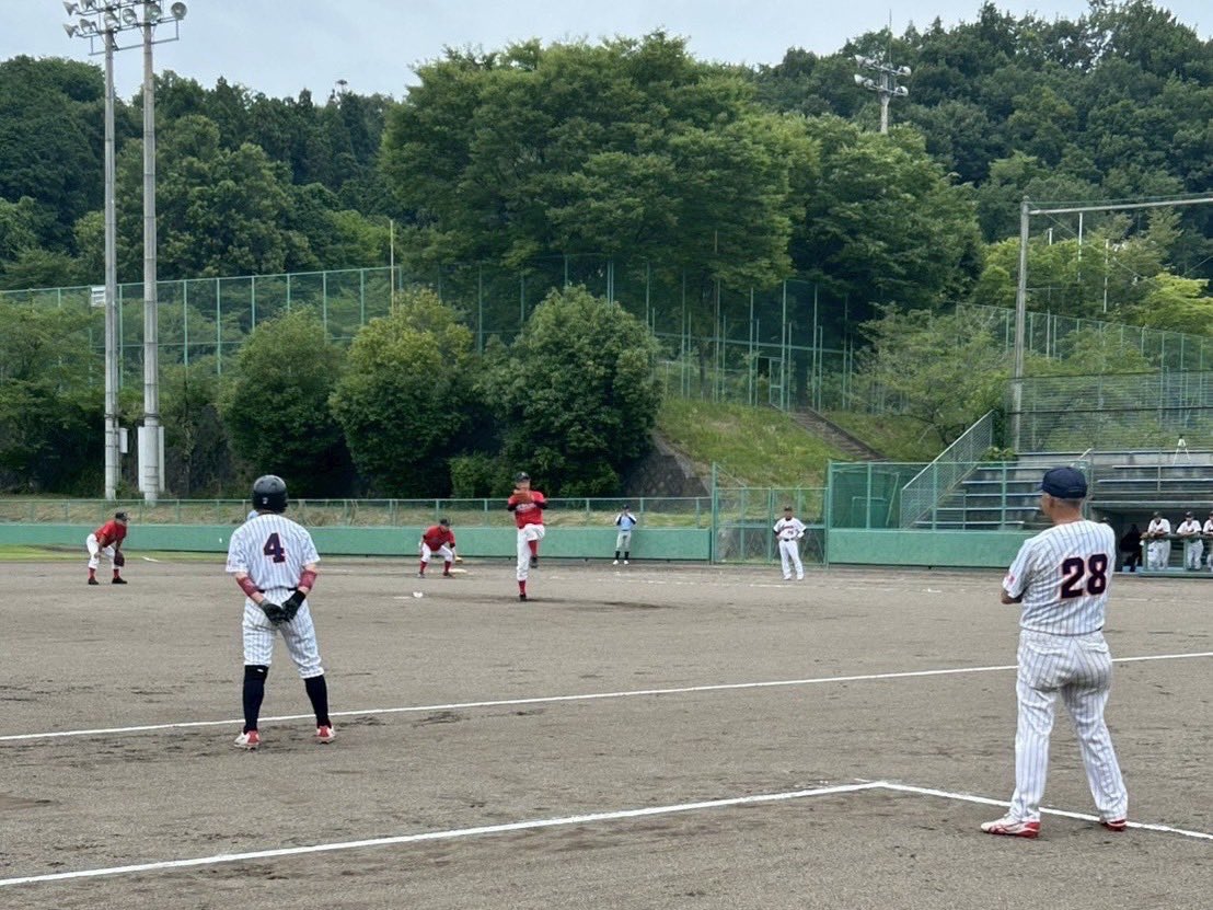 BBC_yamatou's tweet photo. 7/4

本日は還暦野球のお手伝いに参加しました⚾️

年齢を感じさせない全力プレーや、野球を楽しむ笑顔から、多くの刺激をいただきました✨

野球を続けられることは当たり前ではありません❗️
支えてくださる方々への感謝を忘れず、一日一日の練習を大切にしていきましょう🔥

#大和大学
#吹田の大学 https://t.co/zXN1ODJC6E