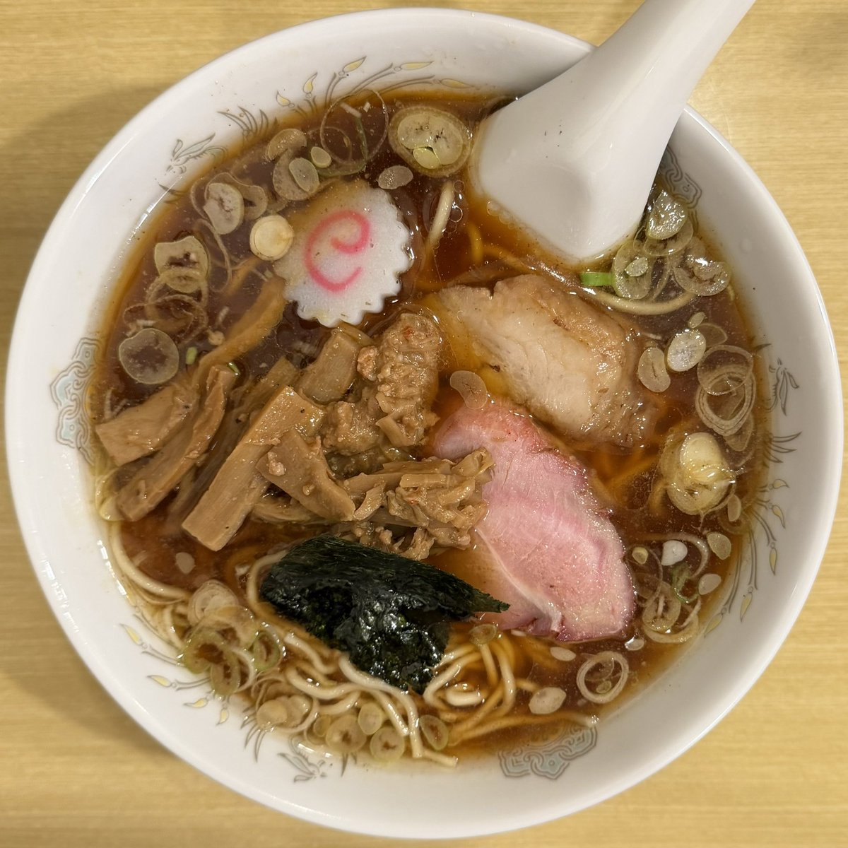 me_pera01's tweet photo. 東京拉麺六琴さん@荻窪

竹の子拉麺(小)

㊗️開店

荻窪らしいノスさもあるほっこり拉麺😋
とても美味しかったです、ごちそうさま https://t.co/7B9nrnc57E