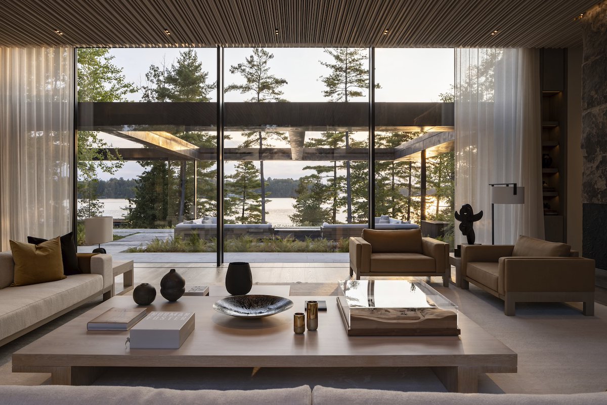 Architizer's tweet photo. #ArchitizerAwards

Rather than forming one large house, Riverdale is broken into a series of buildings that step across the rocky landscape, with cantilevers extending above untouched stone.

📍 Lake Joseph, Canada
Project by: Hariri Pontarini Architects
Details: https://t.co/8MAd885QHm