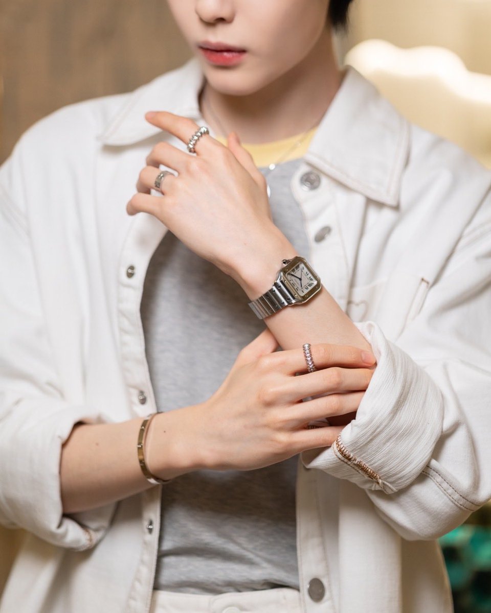 Siam_Paragon's tweet photo. ชมโททัลลุคของ TATA จาก SMTR25 กับการปรากฏตัวพร้อม Cartier เครื่องประดับชั้นสูงจากฝรั่งเศส ที่เต็มไปด้วยความงดงามของการออกแบบ รายละเอียดที่เต็มไปด้วยความประณีตสะท้อนผ่านไอคอนิกพีซอันเปี่ยมมนต์เสน่ห์เหนือกาลเวลา

โดย TATA ได้ร่วมถ่ายทอดสไตล์แฟชั่นแบบไร้กรอบจำกัด และสัมผัสประสบการณ์สุดพิเศษผ่านแฟชั่นลักชัวรีชั้นนำ ณ ศูนย์การค้าสยามพารากอน

TATA AT SIAM PARAGON
#SiamParagonLuxuryxTATA
#TATA #타타 #SMTR25 #Cartier