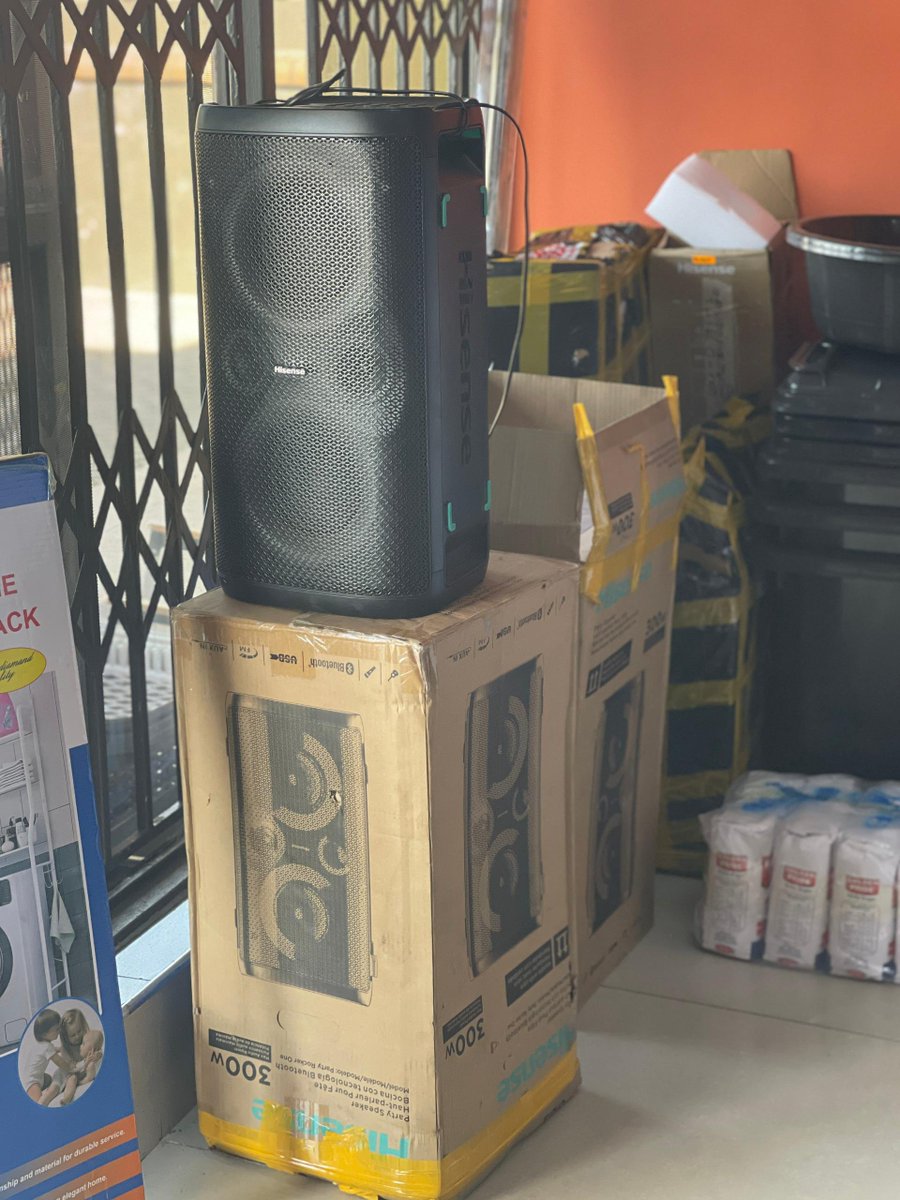 Twiggalite's tweet photo. Hisense party speaker 
Good quality
Has wireless charging for your phone too
1,300,000
Blantyre
0884331331 https://t.co/yKoVMSXuhd