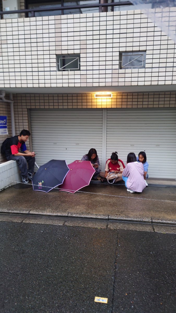 iam_no_where's tweet photo. マンションの住民だったらいいんだけど
なんだか治安が悪いよ。
ベト系かな。

#移民反対 https://t.co/eUpHZO5qCn