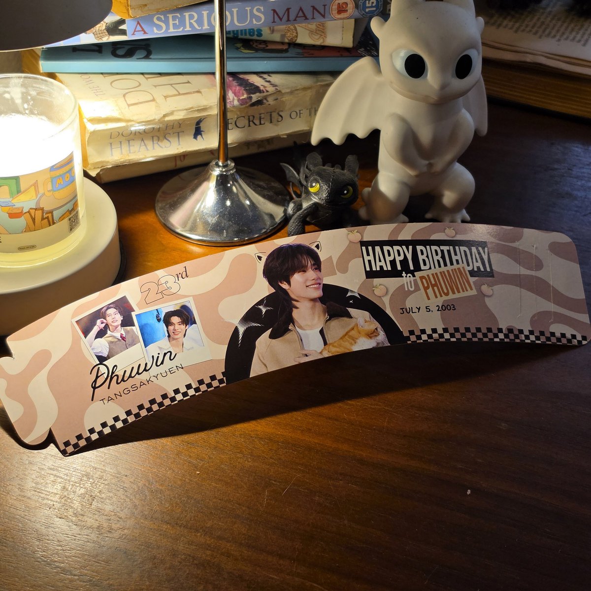 Mememim70728950's tweet photo. Phuwin's 23rd Birthday🍰✨️
วินนี่ขอนแก่นมารับ cup sleeve วันเกิดพุพุได้น้า
🐼🍑

พิกัด Samannachan Café 
@samannachan

เริ่มแจก 5 ก.ค. นี้งับ 
มาอวยพรวันเกิดน้องลูกพุกันนน

#phuwintang https://t.co/StkQfijp9k